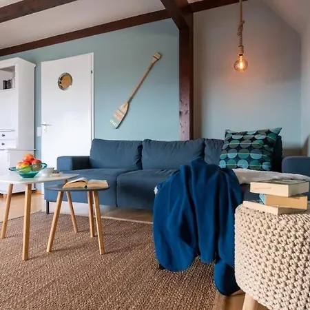 Am-hohen-ufer-reetdach-haus-strand-ahoi-131 Großenbrode