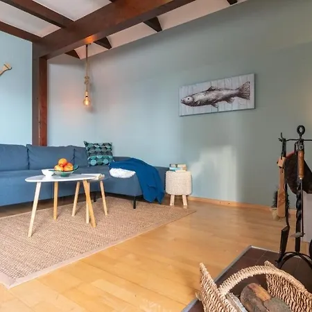 Am-hohen-ufer-reetdach-haus-strand-ahoi-131