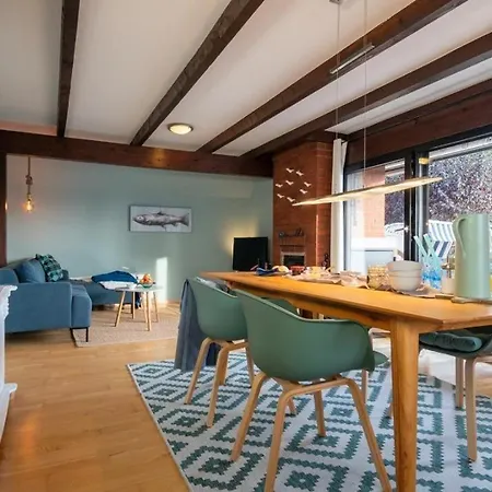 Am-hohen-ufer-reetdach-haus-strand-ahoi-131 *