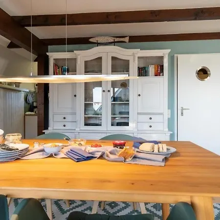 Am-hohen-ufer-reetdach-haus-strand-ahoi-131 *