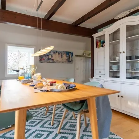 Am-hohen-ufer-reetdach-haus-strand-ahoi-131 Großenbrode