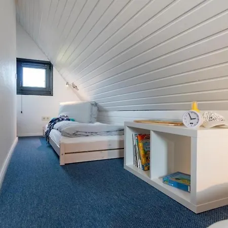 Am-hohen-ufer-reetdach-haus-strand-ahoi-131 Großenbrode