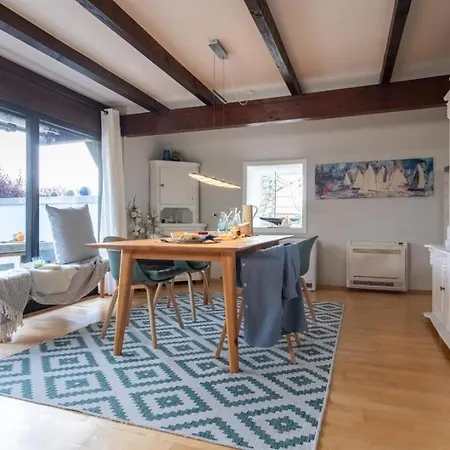 Am-hohen-ufer-reetdach-haus-strand-ahoi-131 *