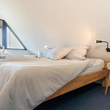 Am-hohen-ufer-reetdach-haus-strand-ahoi-131 *