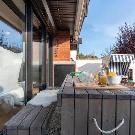 Am-hohen-ufer-reetdach-haus-strand-ahoi-131 펜션 *