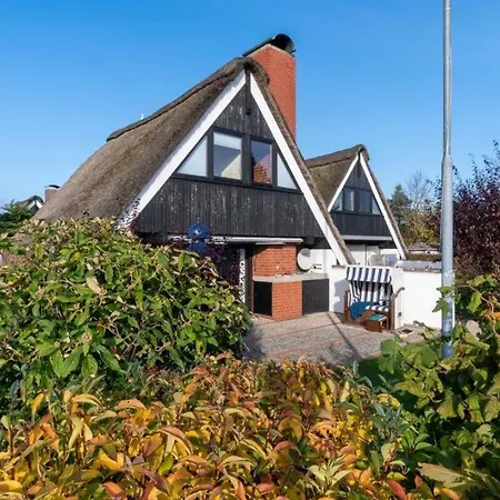 Am-hohen-ufer-reetdach-haus-strand-ahoi-131 Großenbrode