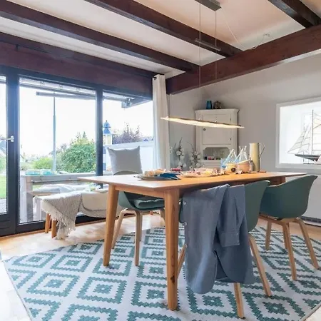 Am-hohen-ufer-reetdach-haus-strand-ahoi-131